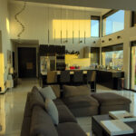 Dnevni boravak i kuhinja u vili House California