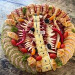 Catering tabla sa suhomesnatim proizvodima, sirevima i predjelima - House California